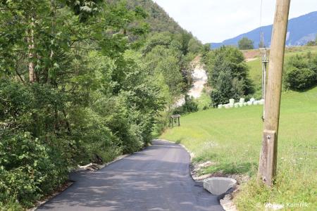 Potok_asfaltirano cestišče (9)